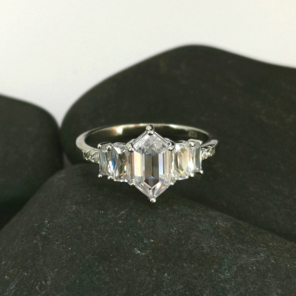 Sterling Silver CZ Ring Size 8 🆕